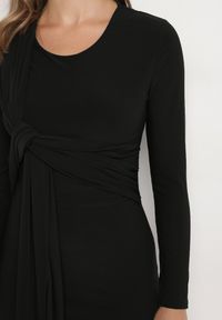 Born2be - Czarna Dopasowana Sukienka z Ozdobnym Trenem Sevilaine. Kolor: czarny. Styl: elegancki #3