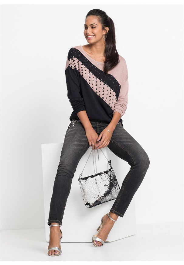 bonprix - Sweter oversize z aplikacją. Kolor: czarny. Wzór: aplikacja. Styl: elegancki