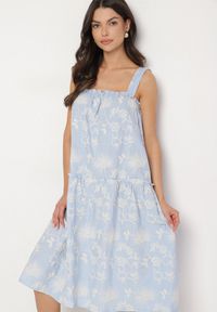 Born2be - Niebieska Bawełniana Sukienka w Kwiaty Ozdobiona Marszczeniem Lilinoa. Okazja: na spacer, na co dzień. Kolor: niebieski. Materiał: bawełna. Długość rękawa: na ramiączkach. Wzór: aplikacja, kwiaty. Sezon: lato. Typ sukienki: proste. Styl: casual, elegancki #7