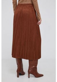 DKNY - Dkny Spódnica kolor brązowy midi rozkloszowana. Kolor: brązowy. Materiał: zamsz