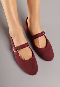 Renee - Bordowe Balerinki Mary Jane z Klamrą Zaurg. Okazja: na co dzień. Zapięcie: klamry. Kolor: czerwony. Materiał: jeans. Styl: klasyczny, casual, elegancki #5