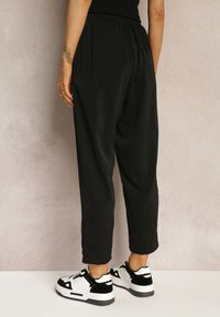 Renee - Czarne Spodnie High Waist z Gumką i Troczkiem w Pasie oraz Kieszeniami Arlettia. Stan: podwyższony. Kolor: czarny. Materiał: tkanina. Długość: długie. Wzór: jednolity #4