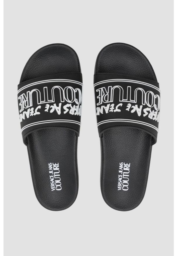 Versace Jeans Couture - VERSACE JEANS COUTURE Czarne klapki Fondo Slide DIS. SQ3, Rozmiar 42. Kolor: czarny