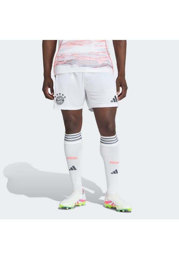 Adidas - Szorty FC Bayern 25/26 Away. Kolor: biały