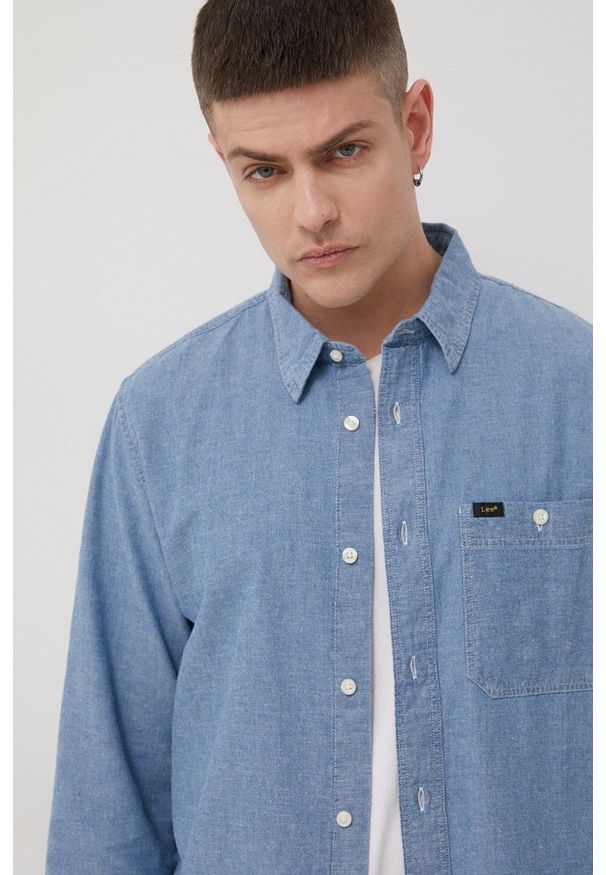 Lee koszula jeansowa męska regular z kołnierzykiem klasycznym. Typ kołnierza: kołnierzyk klasyczny. Kolor: niebieski. Materiał: jeans. Styl: klasyczny