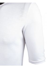 Xagon Man T-shirt | 2J 19008 | Mężczyzna | Biały. Okazja: na co dzień. Kolor: biały. Materiał: bawełna, elastan. Wzór: aplikacja. Styl: casual #7
