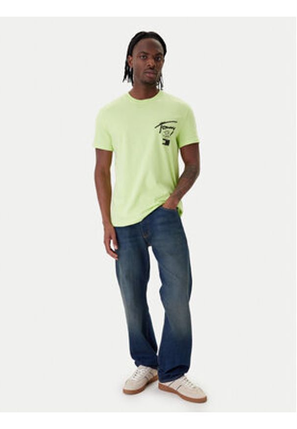 Tommy Jeans T-Shirt City Sign DM0DM22553 Zielony Regular Fit. Kolor: zielony. Materiał: bawełna