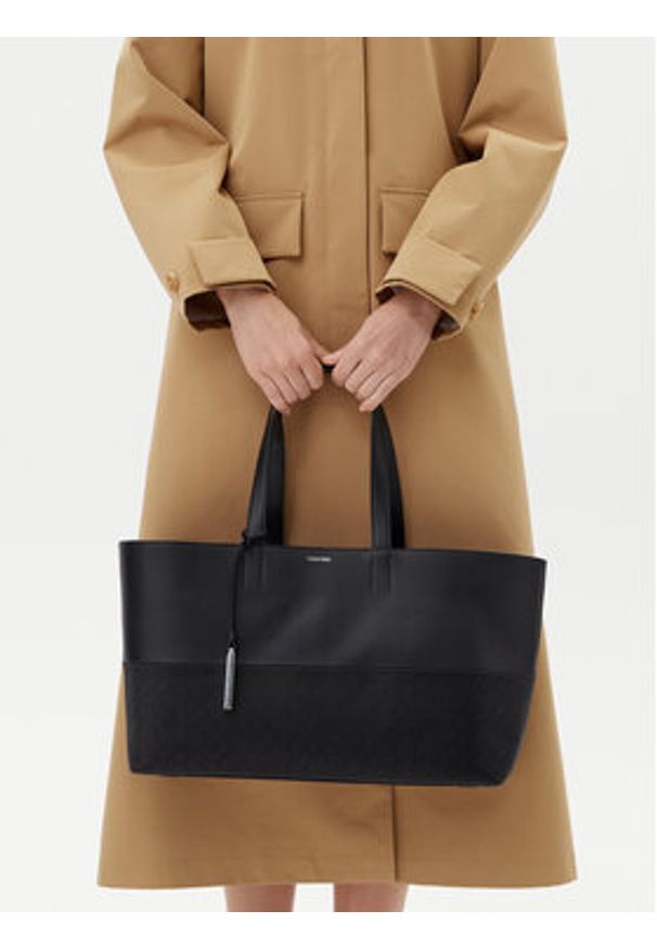 Calvin Klein Torebka Ck Mixmedia Shopper_Mono K60K613166 Czarny. Kolor: czarny. Materiał: skórzane