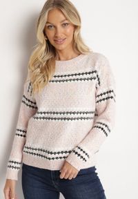 Born2be - Jasnoróżowy Sweter z Bawełną Ozdobiony Paskami Ejasevia. Kolor: różowy. Materiał: bawełna. Wzór: aplikacja. Sezon: zima