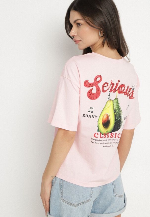 Born2be - Różowy T-shirt z Bawełną i Motywem Awokado Addixa. Okazja: na co dzień. Kolor: różowy. Materiał: bawełna. Styl: casual, klasyczny