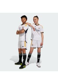 Adidas - Zestaw Real Madrid 23/24 Home Kids. Kolor: biały. Materiał: materiał