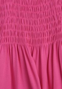 Born2be - Fuksjowa Rozkloszowana Bawełniana Sukienka na Ramiączkach z Gumkami i Falbanką Mevesta. Okazja: na spacer. Typ kołnierza: dekolt kwadratowy, kołnierz z falbankami. Kolor: różowy. Materiał: bawełna. Długość rękawa: na ramiączkach #3