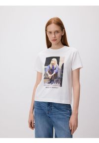 Reserved - T-shirt Brigitte Bardot - biały. Kolor: biały. Materiał: bawełna, dzianina. Wzór: gładki