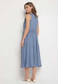 Born2be - Niebieska Wiskozowa Sukienka o Rozkloszowanym Kroju z Guzikami Natesana. Okazja: na co dzień, na spacer. Kolor: niebieski. Materiał: wiskoza. Typ sukienki: proste. Styl: casual #6