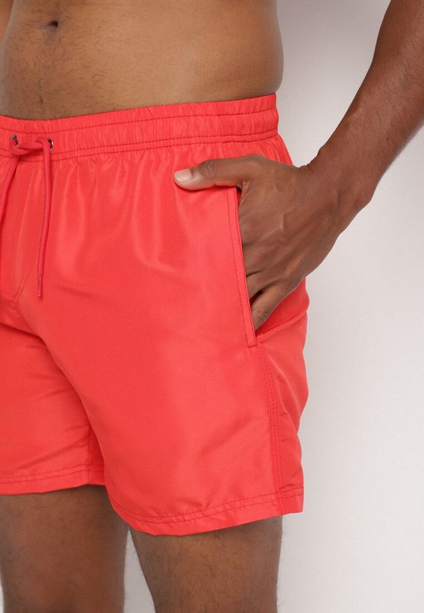 Born2be - Czerwone Klasyczne Kąpielówki Typu Szorty z Kieszeniami Aravie. Kolor: czerwony. Materiał: len