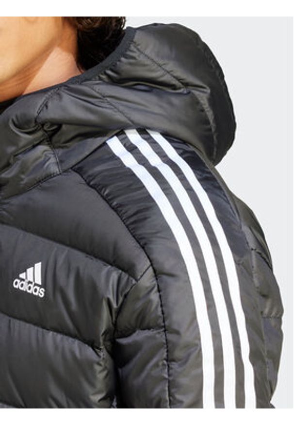 Adidas - adidas Kurtka puchowa Essentials 3-Stripes HZ8522 Czarny Regular Fit. Kolor: czarny. Materiał: syntetyk, puch