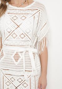 Born2be - Biała Pudełkowa Sukienka Maxi z Szydełkowej Tkaniny z Frędzelkami Sasori. Okazja: na co dzień. Kolor: biały. Materiał: tkanina. Długość rękawa: krótki rękaw. Styl: casual. Długość: maxi #7