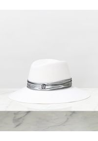 MAISON MICHEL PARIS - Biały kapelusz ze srebrną wstążką. Kolor: biały. Materiał: lakier #4