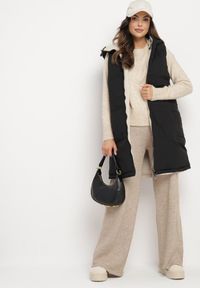 Born2be - Czarna Pikowana Kamizelka Dwustronna z Futerkiem Typu Baranek i Kapturem Lertiala. Okazja: na co dzień. Kolor: czarny. Materiał: futro. Wzór: aplikacja. Styl: casual, elegancki, klasyczny #7