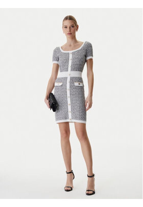 Guess Sukienka dzianinowa W6RK42 Z0361 Szary Regular Fit. Kolor: szary. Materiał: syntetyk, bawełna