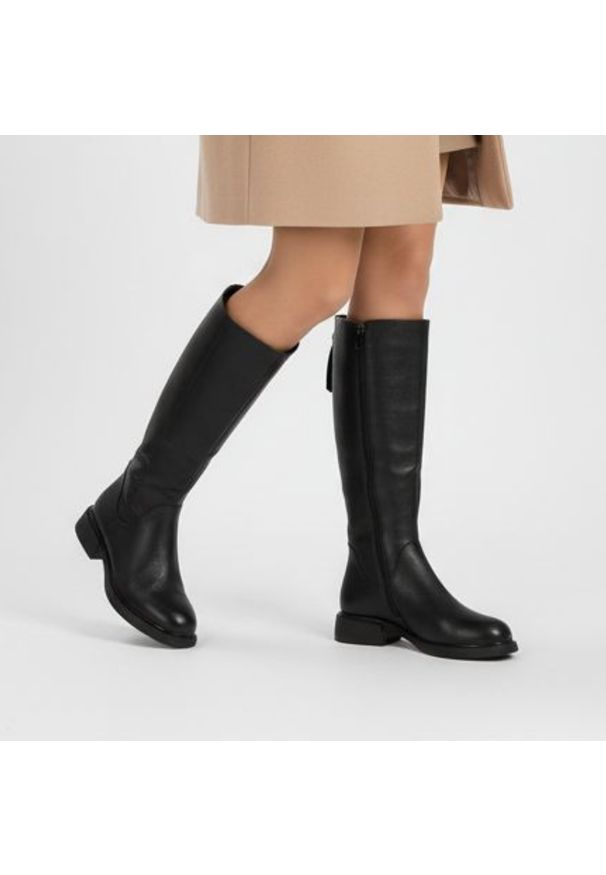 Czarne Kozaki S.Barski Wygodne Obuwie Damskie. Okazja: na co dzień. Zapięcie: zamek. Kolor: czarny. Materiał: skóra. Szerokość cholewki: normalna. Styl: klasyczny, casual, elegancki