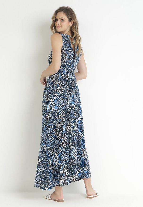 Born2be - Granatowo-Czarna Sukienka Maxi o Kopertowym Kroju z Wiązaniem z Wiskozy Wilna. Kolor: niebieski. Materiał: wiskoza. Typ sukienki: kopertowe. Długość: maxi