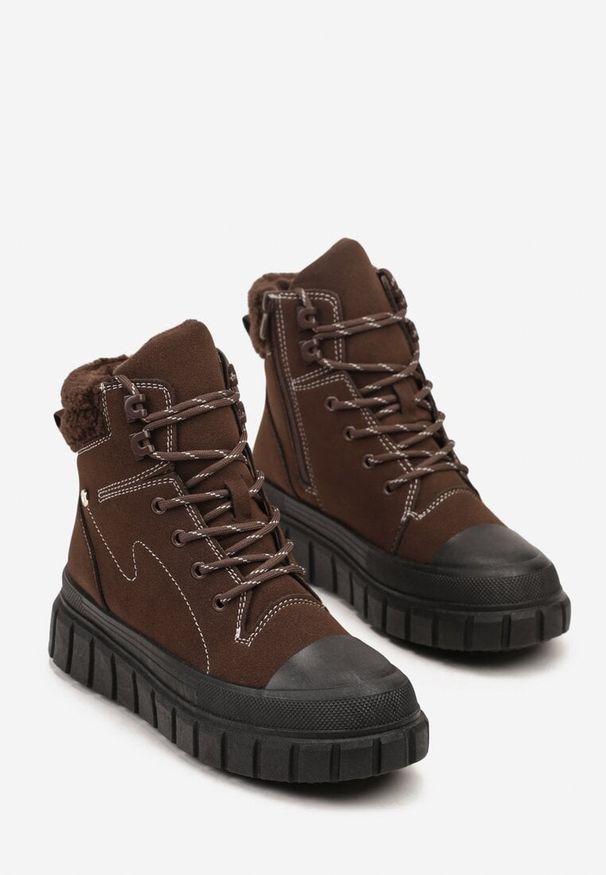 Renee - Brązowe Botki Trapery Vices na Platformie z Tłoczeniem Anarrive. Okazja: na co dzień. Kolor: brązowy. Materiał: jeans. Obcas: na platformie. Styl: casual