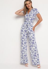 Born2be - Biało-Niebieski Kombinezon w Kwiaty z Krótkim Rękawem i Dekoltem w Serek z Długimi Nogawkami Nestaanne. Okazja: na co dzień. Kolor: biały. Materiał: jeans. Długość rękawa: krótki rękaw. Długość: krótkie. Wzór: kwiaty. Styl: casual, elegancki, wizytowy #5