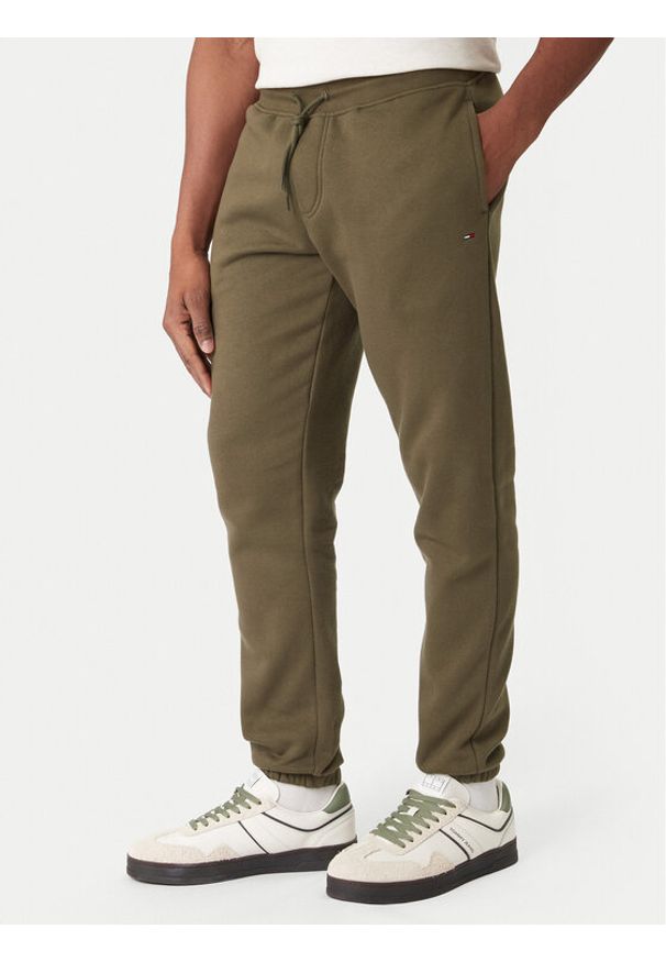 Tommy Jeans Spodnie dresowe DM0DM20473 Khaki Regular Fit. Kolor: brązowy. Materiał: bawełna