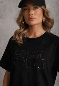 Renee - Czarny Bawełniany T-shirt Oversize z Haftowanym Napisem z Cekinami Talomora. Okazja: na imprezę, na co dzień. Kolor: czarny. Materiał: bawełna. Wzór: haft, napisy. Styl: rockowy, casual #6