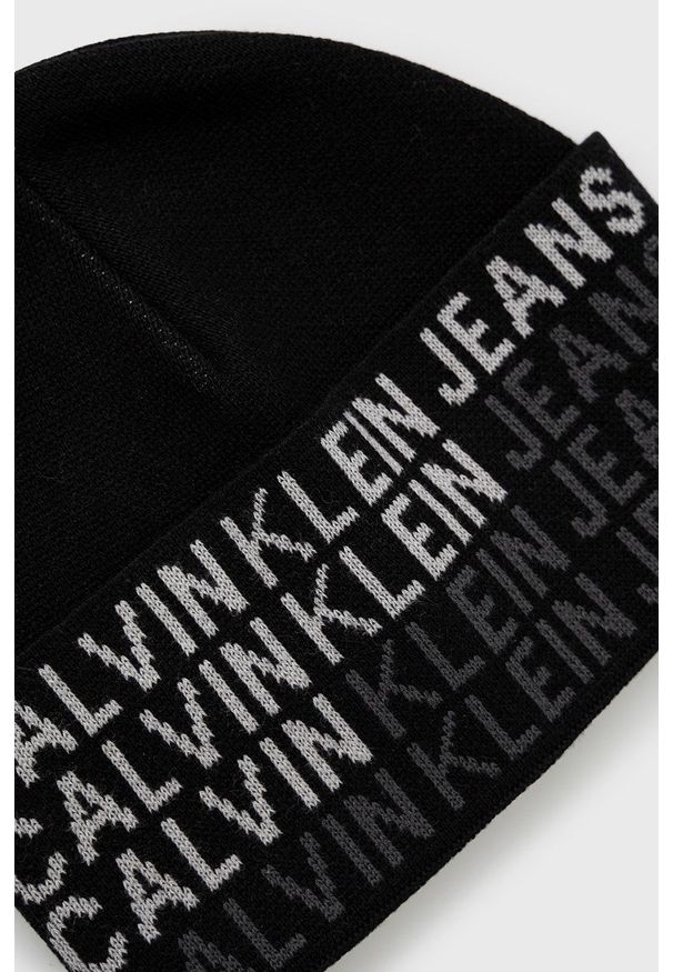 Calvin Klein Jeans Czapka kolor czarny z cienkiej dzianiny bawełniana. Kolor: czarny. Materiał: dzianina, bawełna