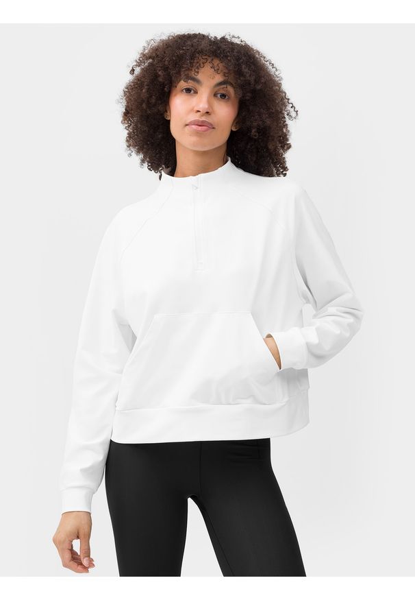 4f - Bluza treningowa nierozpinana bez kaptura damska. Typ kołnierza: bez kaptura. Kolor: biały. Materiał: skóra, materiał, dzianina. Długość rękawa: raglanowy rękaw