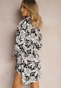 Renee - Czarno-Biała Mini Sukienka o Rozkloszowanym Koszulowym Fasonie w Kwiatowy Print Enda. Kolor: czarny. Materiał: materiał. Wzór: kwiaty, nadruk. Typ sukienki: koszulowe. Długość: mini