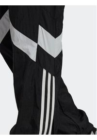 Adidas - adidas Spodnie dresowe Rekive HK7325 Czarny Regular Fit. Kolor: czarny. Materiał: syntetyk, dresówka