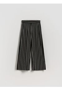 Reserved - Spodnie w paski - czarny. Kolor: czarny. Materiał: wiskoza, materiał. Wzór: paski #1