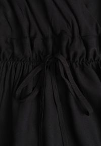 Renee - Czarna Sukienka z Wiskozy Anomaria. Kolor: czarny. Materiał: wiskoza. Długość rękawa: na ramiączkach. Sezon: lato. Typ sukienki: rozkloszowane, kopertowe. Długość: maxi #4