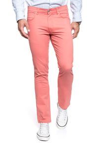 Wrangler - WRANGLER SPODNIE MĘSKIE GREENSBORO CORAL W15QWAR03. Materiał: materiał #10