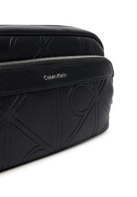 Calvin Klein Saszetka Emblem Aop Emboss Camera Bag LV04D3330G Czarny. Kolor: czarny. Materiał: skóra #4