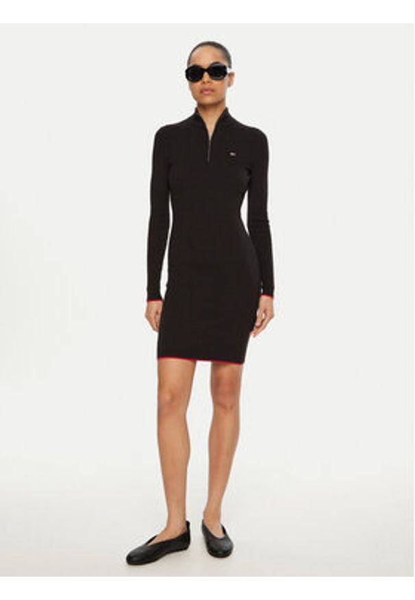 Tommy Jeans Sukienka dzianinowa DW0DW19490 Czarny Slim Fit. Kolor: czarny. Materiał: syntetyk, bawełna
