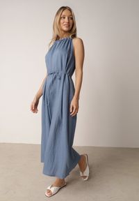 Born2be - Niebieska Wiskozowa Sukienka Bez Rękawów z Warkoczowym Splotem przy Dekolcie Shirineli. Okazja: na co dzień. Kolekcja: plus size. Kolor: niebieski. Materiał: wiskoza. Długość rękawa: bez rękawów. Wzór: ze splotem. Typ sukienki: dla puszystych, proste. Styl: boho, casual, klasyczny, elegancki #5