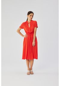 MOE - Koralowa Rozkloszowana Sukienka Wiązana w Pasie Krótki Rękaw. Kolor: pomarańczowy. Materiał: wiskoza. Długość rękawa: krótki rękaw