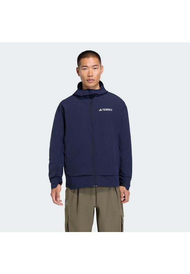 Adidas - Kurtka Terrex Multi Softshell. Kolor: niebieski. Materiał: softshell. Sport: turystyka piesza