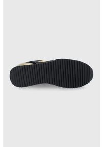 EA7 Emporio Armani Buty kolor czarny na płaskiej podeszwie. Nosek buta: okrągły. Zapięcie: sznurówki. Kolor: czarny. Materiał: guma. Obcas: na płaskiej podeszwie