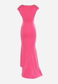 Born2be - Fuksjowa Asymetryczna Sukienka z Dekoltem V i Ozdobną Falbaną Efiola. Okazja: na co dzień. Typ kołnierza: dekolt w kształcie V. Kolor: różowy. Typ sukienki: asymetryczne. Styl: casual, elegancki #2