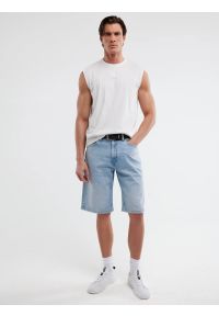 Big-Star - Szorty męskie jeansowe z przetarciami jasnoniebieskie Aleksy Workwear 220. Okazja: na co dzień. Stan: podwyższony. Kolor: niebieski. Materiał: jeans. Sezon: lato. Styl: vintage, klasyczny, casual #7