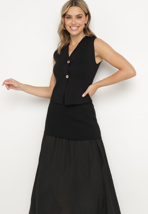 Born2be - Czarny Dzianinowy Komplet z Wiskozą Kamizelka na Guziki i Rozkloszowana Spódnica Felinelle. Kolor: czarny. Materiał: dzianina, wiskoza. Wzór: bez wzorów