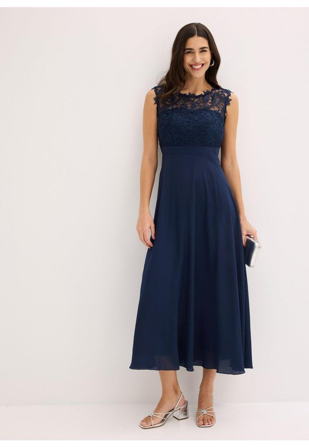 bonprix - Długa sukienka z koronką. Kolor: niebieski. Materiał: koronka. Wzór: koronka. Styl: elegancki, wizytowy. Długość: maxi