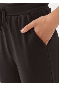 DKNY Spodnie dresowe YI2822670 Czarny Regular Fit. Kolor: czarny. Materiał: bawełna, dresówka
