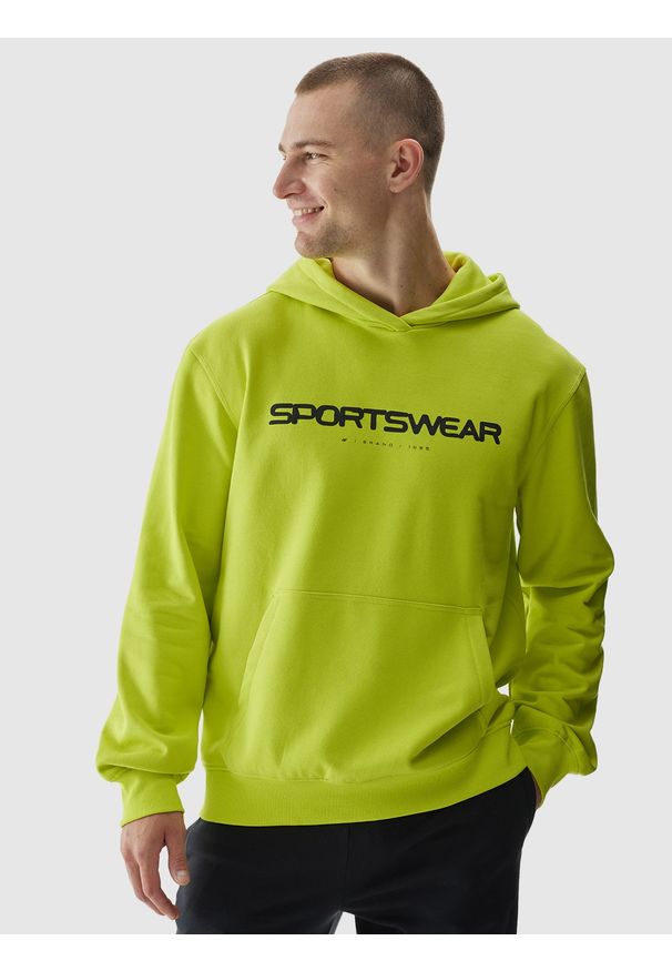 4f - 4F Bluza dresowa nierozpinana z kapturem męska - zielona XL. Okazja: na co dzień. Typ kołnierza: kaptur. Kolor: zielony. Materiał: dresówka. Wzór: napisy, gładki, ze splotem. Styl: sportowy, casual