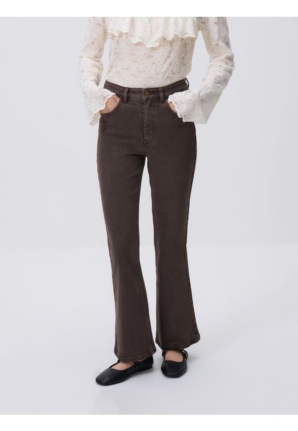 Reserved - Jeansy flare z krótszą nogawką - dark grey jeans. Długość: krótkie